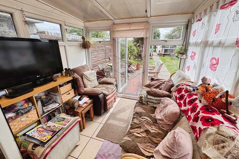 20 Oakmoor Road, Moorends, Doncaster, DN8 4ND