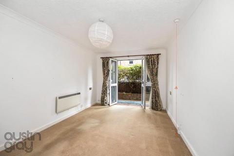 2 bedroom flat for sale, Nizells Avenue, Hove