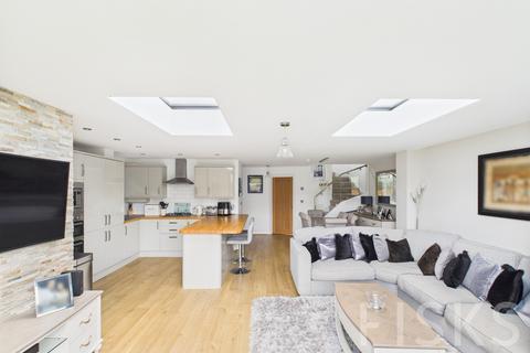 3 bedroom semi-detached house for sale, Eastern Avenue, Benfleet, SS7