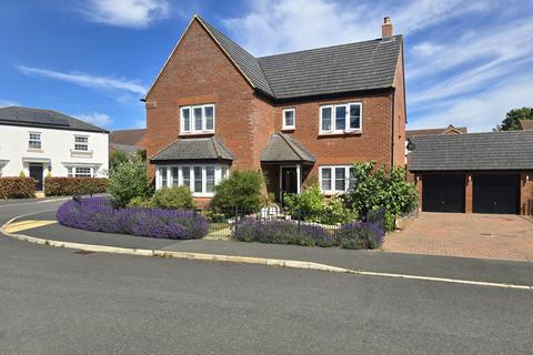 5 bedroom detached house for sale, Larbourne Park Road, Flore, NN7 4PT