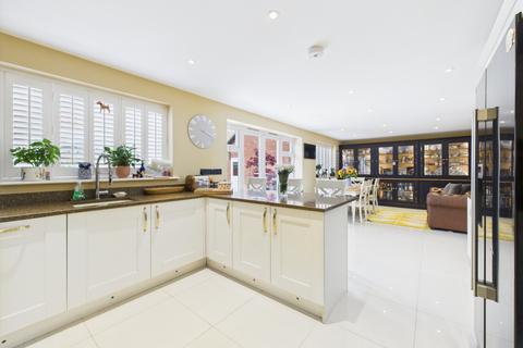 5 bedroom detached house for sale, Larbourne Park Road, Flore, NN7 4PT