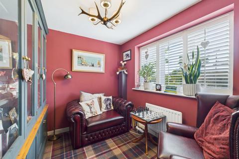 5 bedroom detached house for sale, Larbourne Park Road, Flore, NN7 4PT