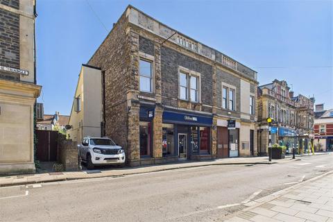 Central position within Clevedon Town Centre