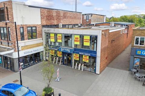 Retail property (high street) to rent, 24 High St Wickford SS12 9AZ
