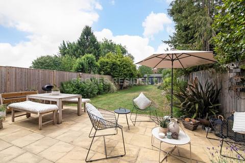 8 Ancaster Crescent, New Malden, KT3 6BE