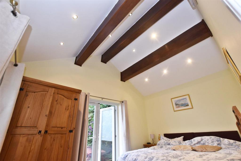 DDP04920 bed 2a.JPG