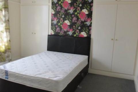 3 bedroom flat for sale, Birds Nest Road, Newcastle Upon Tyne NE6