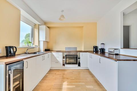 6 Watermill Close, Richmond, TW10 7UH