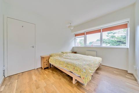 6 Watermill Close, Richmond, TW10 7UH