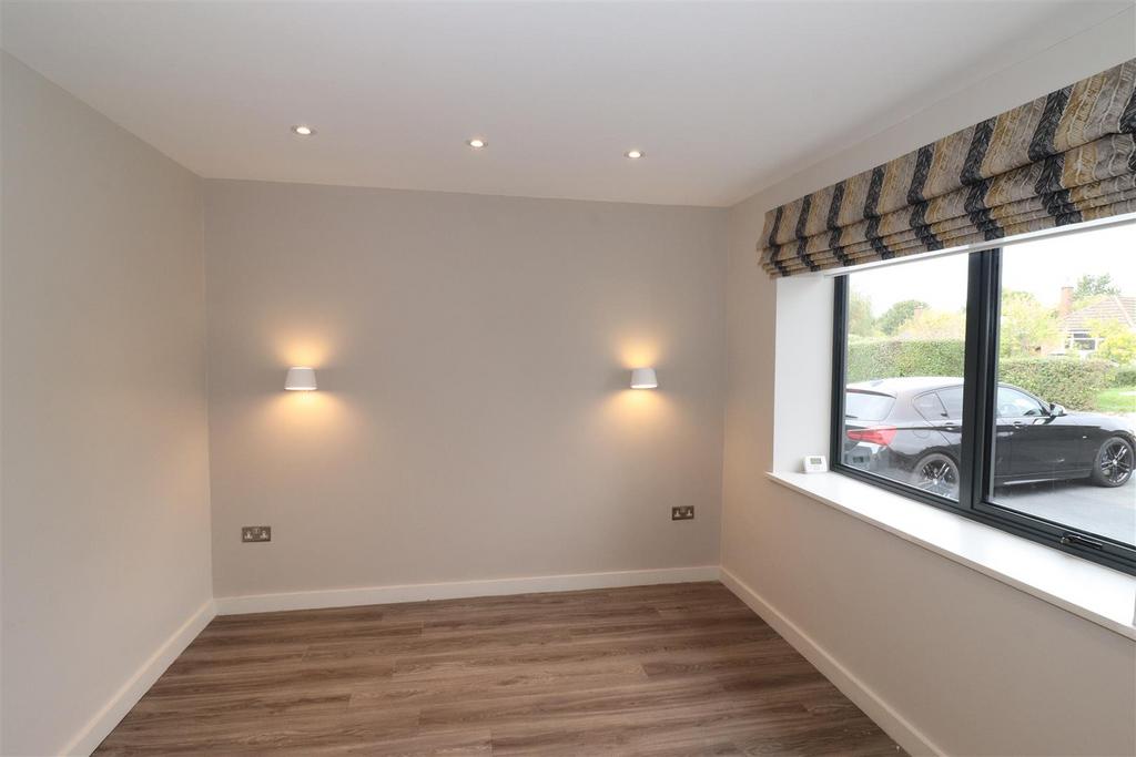 Snug/4 th bedroom