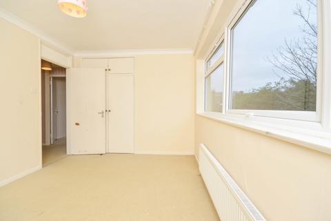 2 bedroom flat to rent, Christchurch Park, Surrey SM2