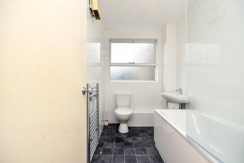 2 bedroom flat to rent, Christchurch Park, Surrey SM2