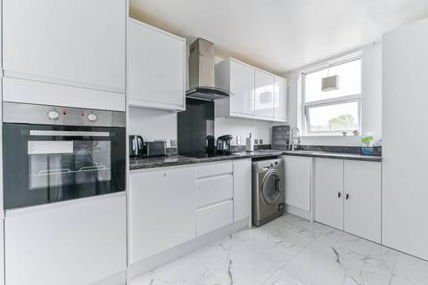 1 bedroom flat for sale, Brabourne Court, Crystal Palace, London, SE19