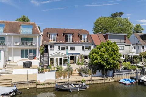 11 Riverside, Sunbury-on-thames, TW16 5PW