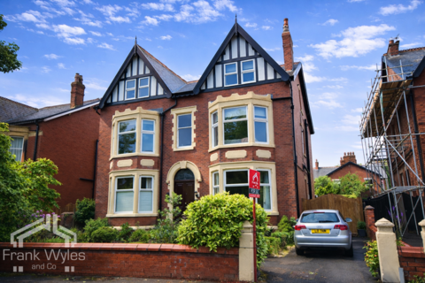 2 bedroom flat for sale, Flat 4, 5 Elms Avenue, Lytham, Lancashire