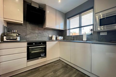 3 bedroom semi-detached house for sale, Leagrave High Street, Luton, Bedfordshire