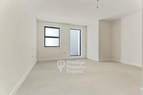 3 bedroom flat for sale, Somerset Road, London, W13