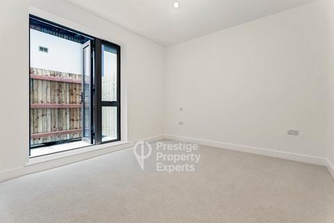 3 bedroom flat for sale, Somerset Road, London, W13