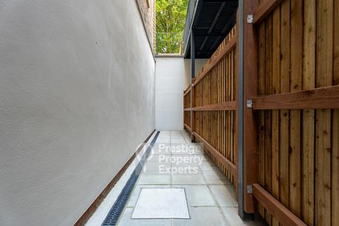 3 bedroom flat for sale, Somerset Road, London, W13
