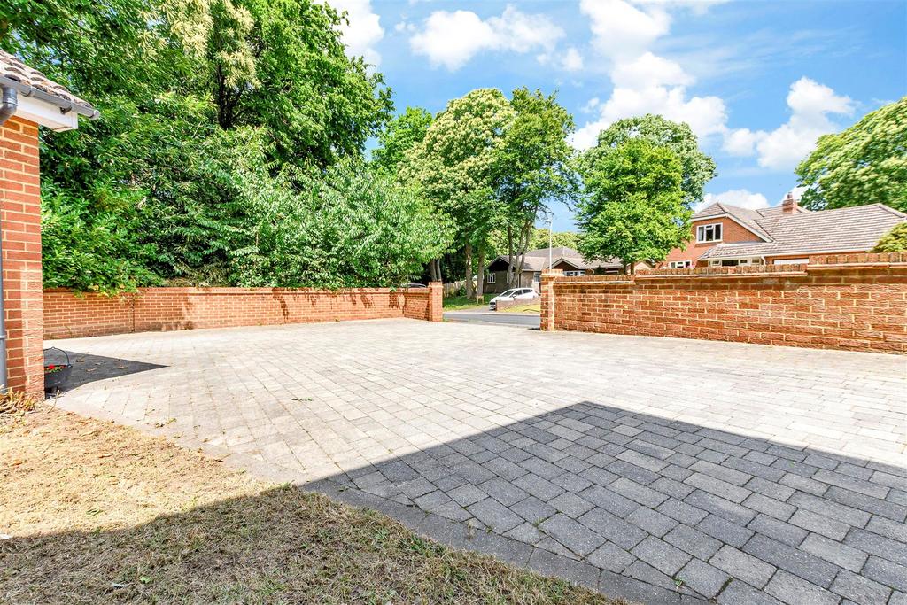 Driveway/Parking