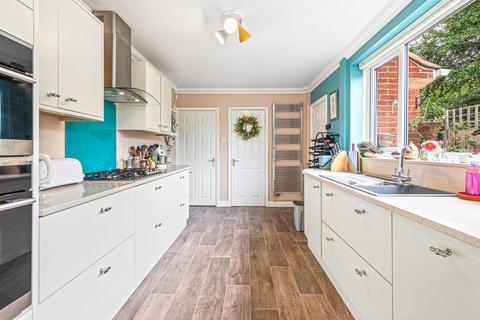6 bedroom detached bungalow for sale, Pine Tree Grove, Kirby Muxloe, LE9