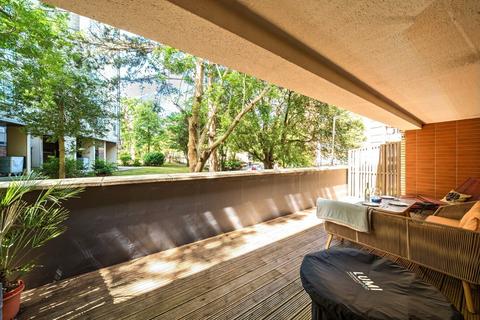 2 bedroom flat for sale, Beaumont Road, London, SW19
