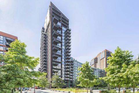 2 bedroom apartment to rent, Viaduct Gardens, London, SW11