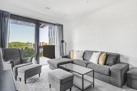 2 bedroom apartment to rent, Viaduct Gardens, London, SW11