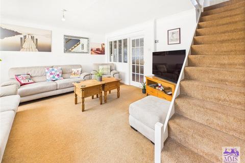 18 Cardens Road, Cliffe Woods, Rochester, ME3 8TU