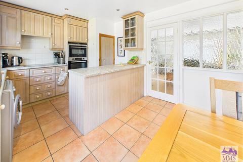 18 Cardens Road, Cliffe Woods, Rochester, ME3 8TU