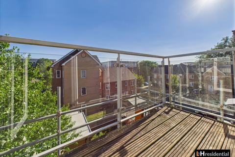 2 bedroom flat for sale, Studio Way, Borehamwood WD6
