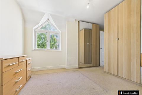 2 bedroom flat for sale, Studio Way, Borehamwood WD6