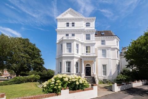 2 bedroom flat for sale, Augusta Gardens, Folkestone, CT20