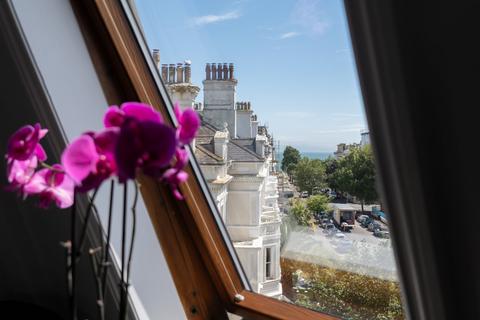 2 bedroom flat for sale, Augusta Gardens, Folkestone, CT20