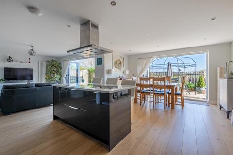 12 Arcadius Way, Keynsham, Bristol, BS31 2GE