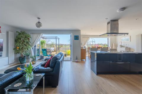 12 Arcadius Way, Keynsham, Bristol, BS31 2GE