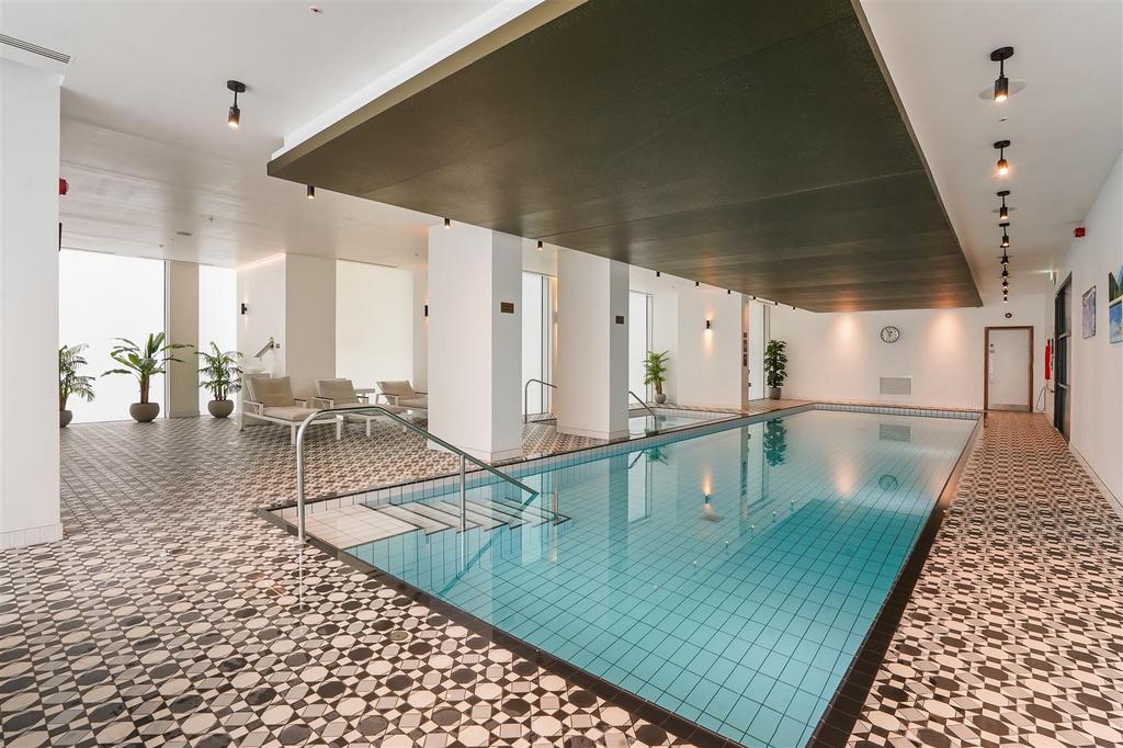 Flat 2508, 145 City Road London    (14).jpg