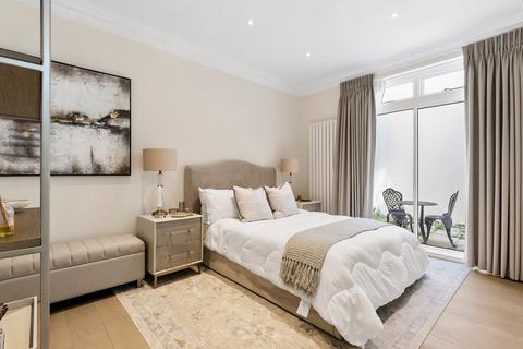 2 bedroom flat to rent, Queens Gate, South Kensington, London