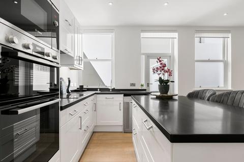 2 bedroom flat to rent, Queens Gate, South Kensington, London