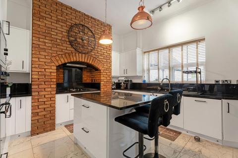 5 bedroom detached house for sale, Amos Lane Wolverhampton, West Midlands, WV11 1LE