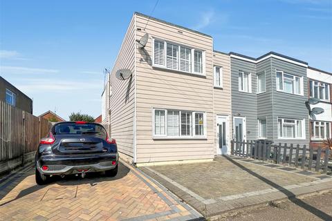 77 Dudley Road, Clacton-on-sea, CO15 3DJ