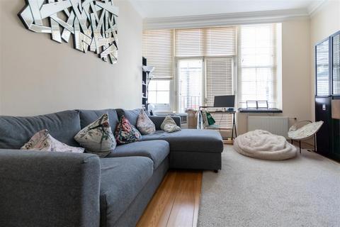 3 bedroom apartment to rent, Guilford Street, London