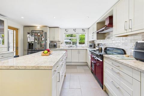 Treyarnon Main Road, Huntley, Gloucester, GL19 3EA