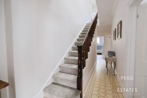 158 Avenue Road, Torquay, TQ2 5LQ