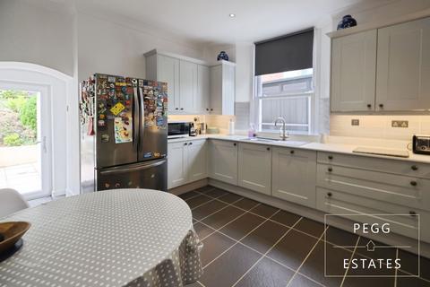 158 Avenue Road, Torquay, TQ2 5LQ