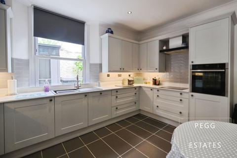 158 Avenue Road, Torquay, TQ2 5LQ