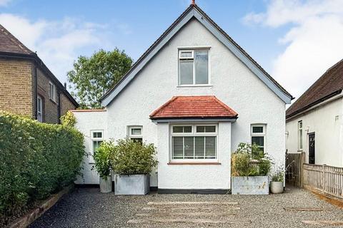 3 bedroom chalet for sale, Walton Road, West Molesey KT8