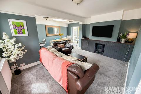 3 bedroom chalet for sale, Walton Road, West Molesey KT8
