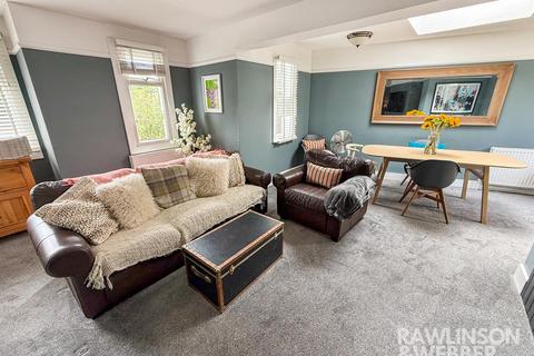 3 bedroom chalet for sale, Walton Road, West Molesey KT8