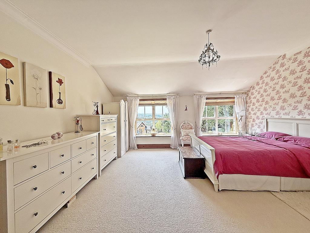 Master Suite with En-suite.